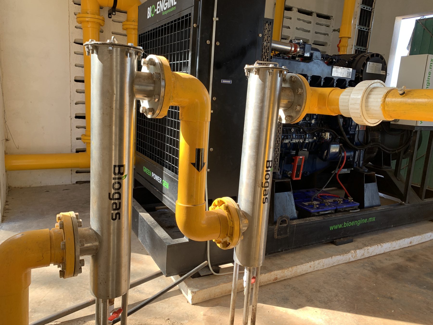 Filtros de gas montados junto al motogenerador Bio-Engine.