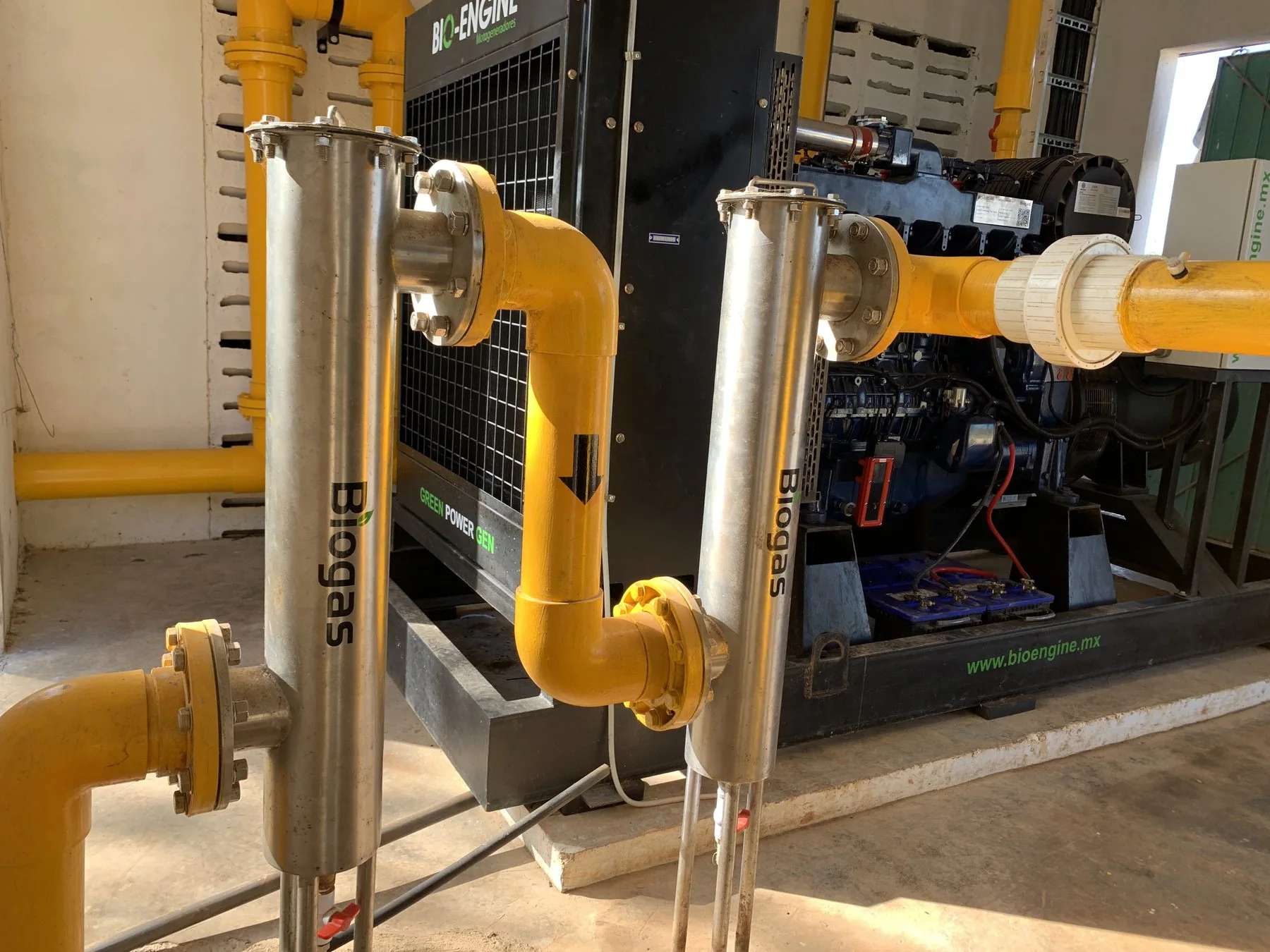 Filtros de gas montados junto al motogenerador Bio-Engine.